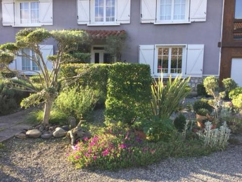 Bed and Breakfast Loft Atypique Villeneuve-de-Riviere Экстерьер фото