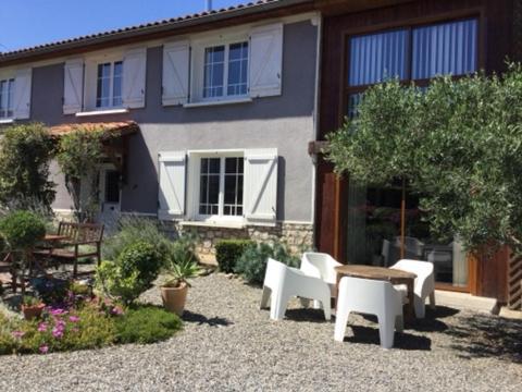 Bed and Breakfast Loft Atypique Villeneuve-de-Riviere Экстерьер фото